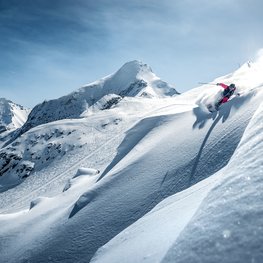 Im Pulverschnee Skifahren