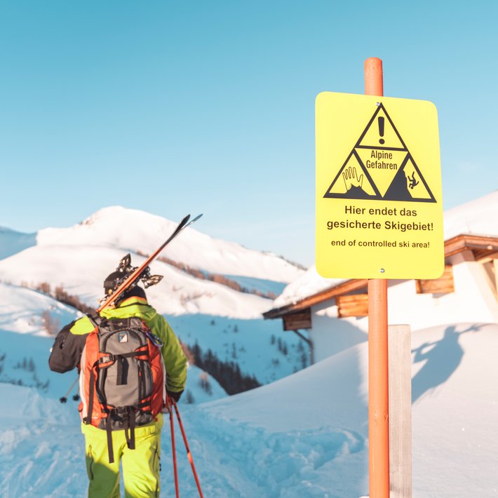 Lawinenkommission Warnschild | © Bergbahnen Fieberbrunn