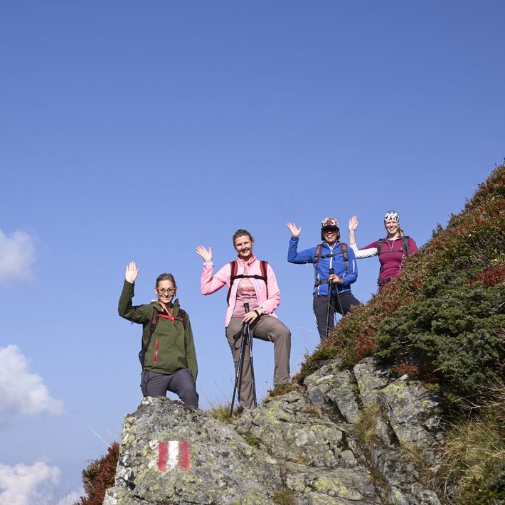 Vier Frauen ein Hahn im Korb Wanderung | © Bergbahnen Fieberbrunn