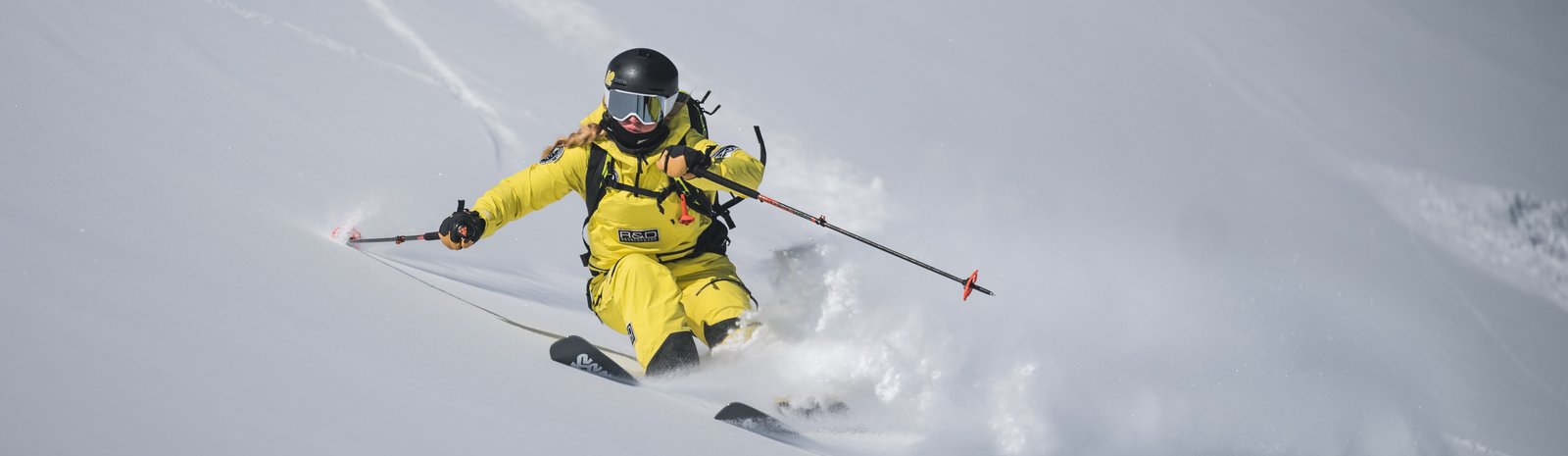 Skiing in the deep snow | © Bergbahnen Fieberbrunn