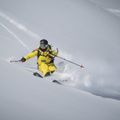 Skiing in the deep snow | © Bergbahnen Fieberbrunn