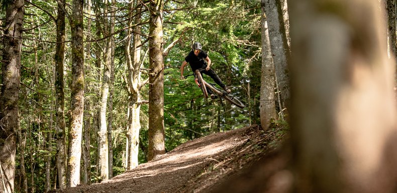 biking down the Schweinsbergtrail | © Yvonne Hörl