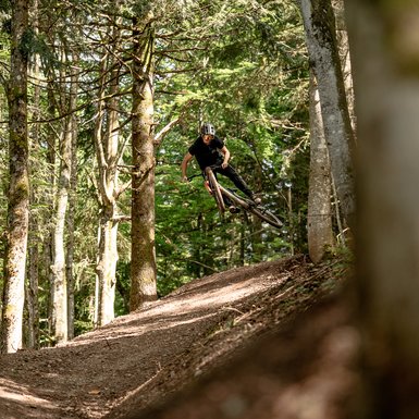 biking down the Schweinsbergtrail | © Yvonne Hörl