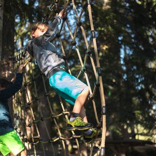 Kid climbing | © Bergbahnen Fieberbrunn