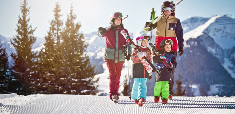 Familienzeit im Skicircus | © saalbach.com, Mirja Geh