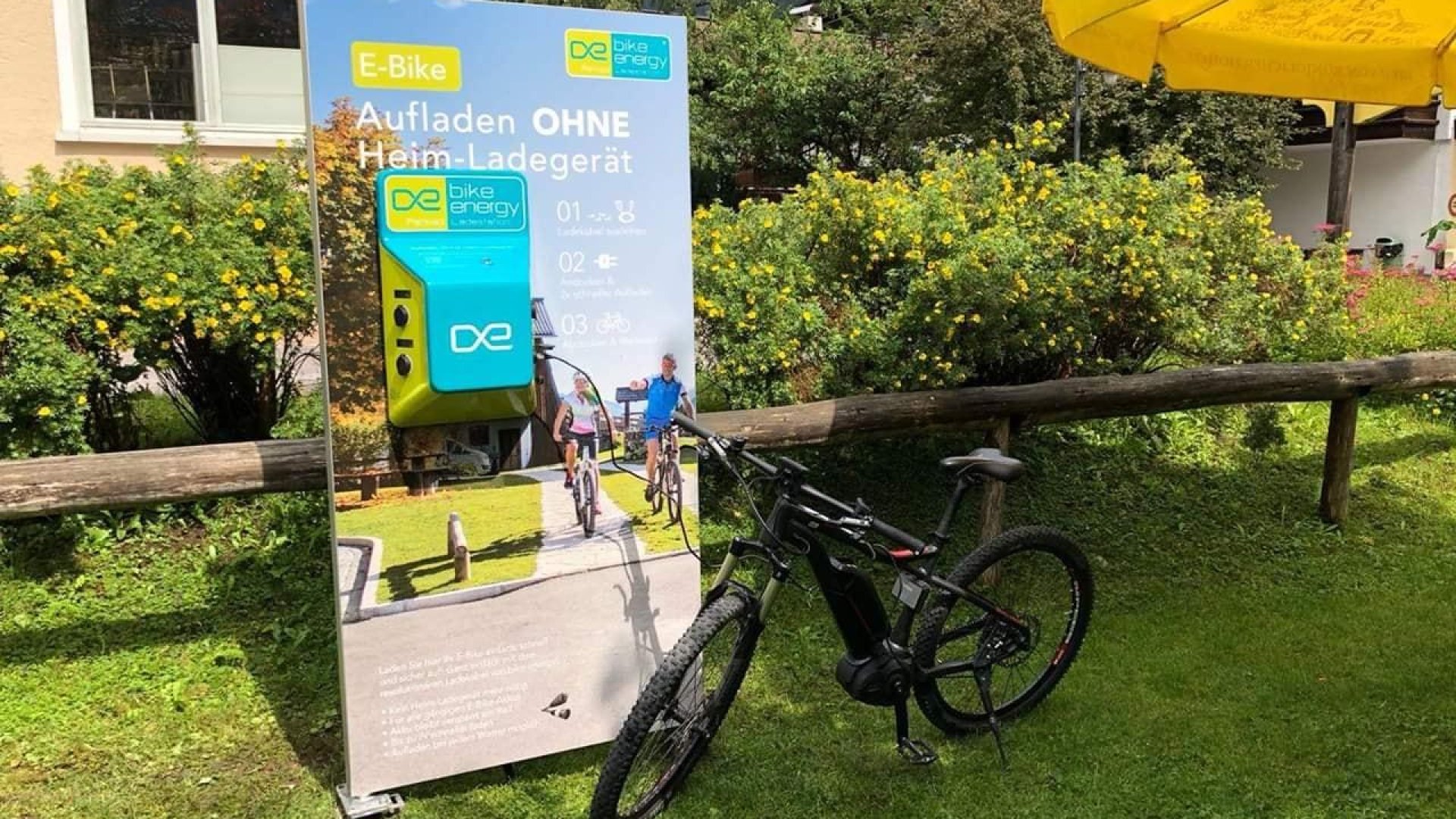 E-Bike Ladestation im Garten | © Schneidermann