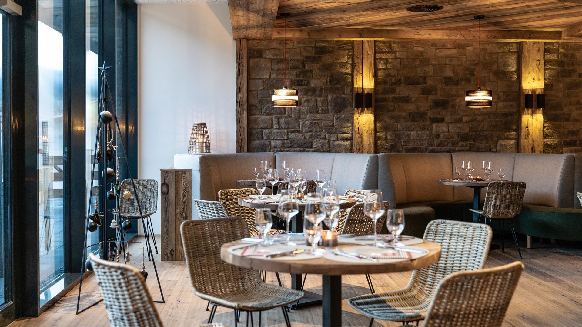 Vaya Bar & Grill 5 Vaya Bar & Grill 5