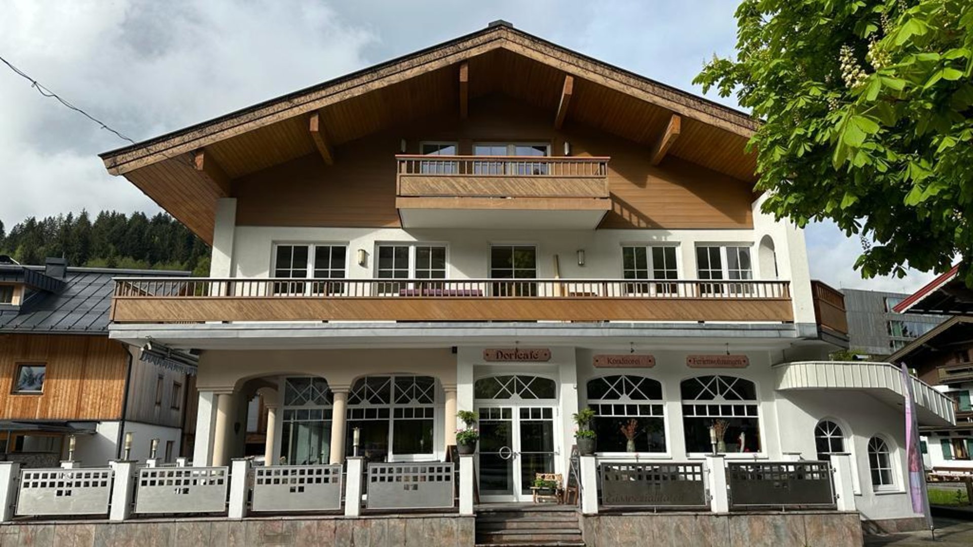 Hausansicht draußen