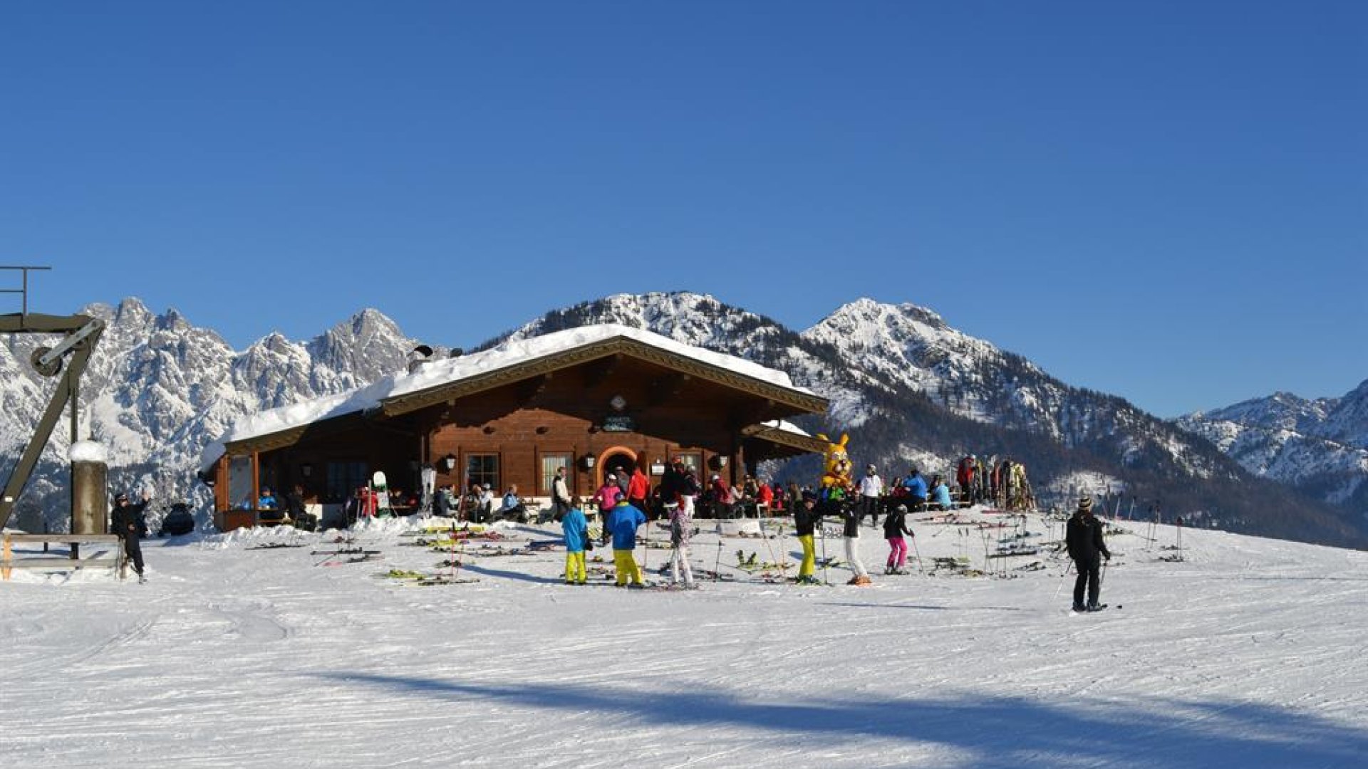 Hoametzlhütte mit Loferer Steinbergen | © Georg Perterer