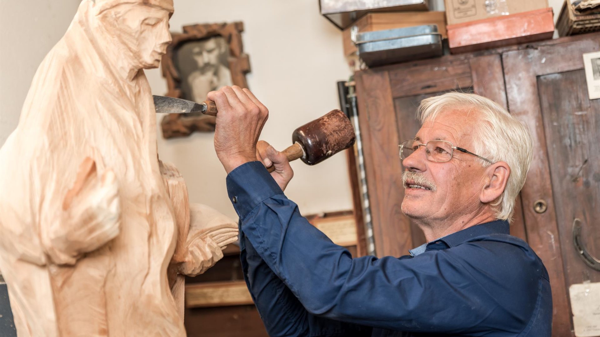 Holzbildhauer Horst Mayr | © AB