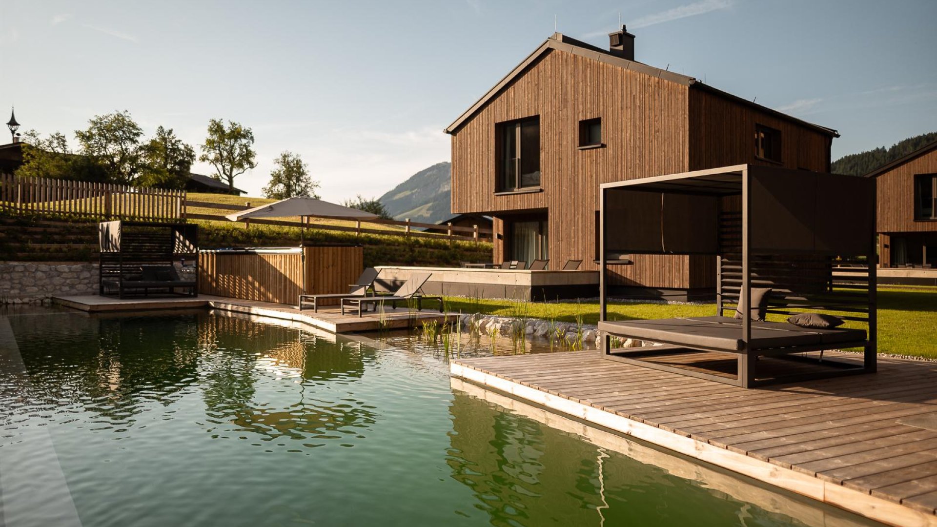 Schwimmteich | © © ADEA Lifestyle SuitesPatrick Schwienberger