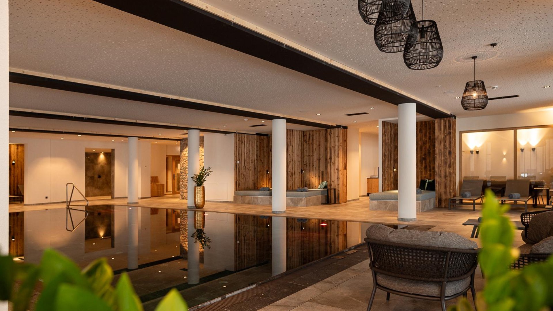 Pool quer | © © ADEA Lifestyle SuitesPatrick Schwienberger