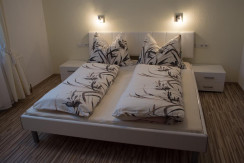 Schlafzimmer (1) Schlafzimmer (1)