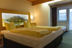 Schlafzimmer mit Doppelbett