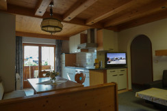 Wohnzimmer mit Küche