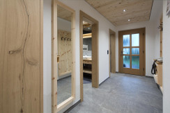 Diele mit Eingangstüre Diele mit Eingangstüre