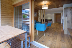 Übertdachter Balkon mit Sitzplatz Übertdachter Balkon mit Sitzplatz