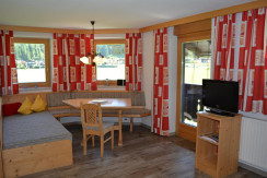 Aufenthaltsraum mit Ausgang auf den eigenen Bal Aufenthaltsraum mit Ausgang auf den eigenen Bal