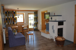 Wohnraum mit Kachelofen Wohnraum mit Kachelofen