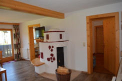 Aufenthaltsraum mit den Türen in die DZ Aufenthaltsraum mit den Türen in die DZ