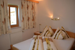 Doppelzimmer 1 mit Dusche und WC Doppelzimmer 1 mit Dusche und WC