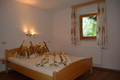 Doppelzimmer 2 mit Dusche und WC Doppelzimmer 2 mit Dusche und WC