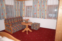 Doppelzimmer mit Zusatzbett (1) Doppelzimmer mit Zusatzbett (1)