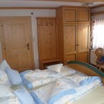 Photo of Double room with extra bed, shower, toilet