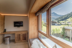 Masterbedroom_Window Seat