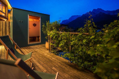 spa-abend-in-der-eigenen-sauna-mit-latschenaufguss