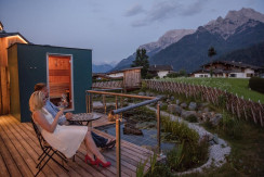 Private Outdoor Sauna mit Blick auf die Berge