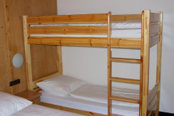 Etagenbett im Schlafzimmer Etagenbett im Schlafzimmer