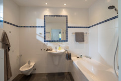 Bad mit Bidet/Badewanne