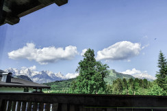Ostbalkon mit Morgensonne