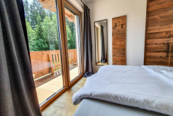 Schlafzimmer mit Balkon und Aussicht