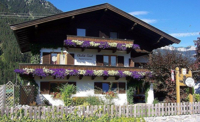 Tirol Chalet im Sommer