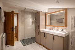 Egger_Stall_Baerfeld_2a_Fieberbrunn_Badezimmer