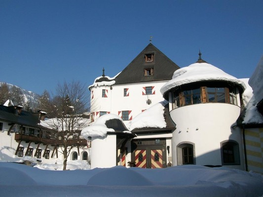 Aussenansicht  von Altschloss von Garten aus