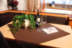 Eckbank im Wohnzimmer Eckbank im Wohnzimmer