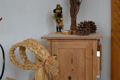 liebevoll dekorierter Hauseingang