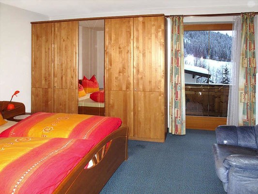 Schlafzimmer 2