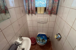 separates WC separates WC