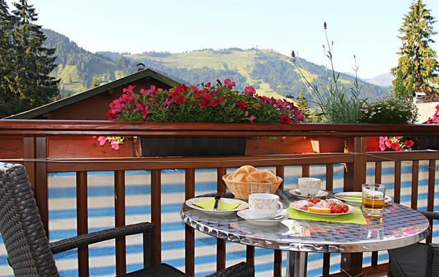 Frühstück am Balkon