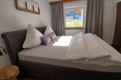 Schlafzimmer mit Blick in den Garten Schlafzimmer mit Blick in den Garten