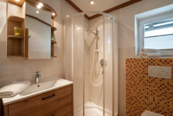 Ferienwohnung_Hasenauer_Achenweg_21_Waidring_Badez Ferienwohnung_Hasenauer_Achenweg_21_Waidring_Badez