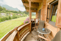 Balkon mit Sitzgelegenheit