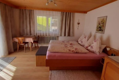 1. Schlafzimmer #1 m. Zugang zu Balkon