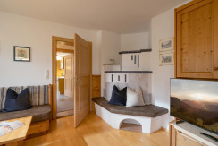 gemütliches Wohnzimmer mit Kachelofen gemütliches Wohnzimmer mit Kachelofen