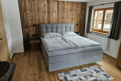 Altholzwand im Schlafzimmer Altholzwand im Schlafzimmer