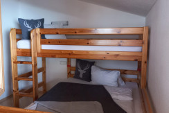 Zimmer mit Stockbett 140x200 cm und 90x200 cm Zimmer mit Stockbett 140x200 cm und 90x200 cm